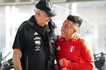 Fossati sobre Cueva: "Le falta recuperar un físico que esté acorde con un futbolista de selección"