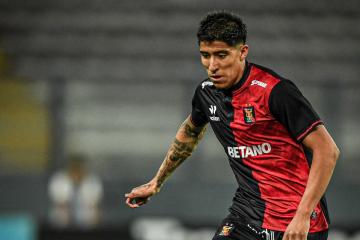 Lazo: "Estoy bastante cómodo desempeñándome como central o lateral"