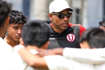 Alva: "Estamos inculcando a los jóvenes lo que significa el club: compromiso, disciplina, valentía"
