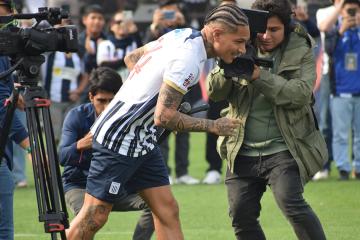 Paolo Guerrero tuvo su primer entrenamiento con Alianza Lima