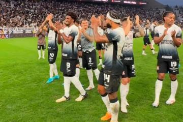 Con Carrillo, Corinthians goleó 3-0 a Atlético Goianense