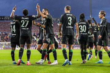 ¡Lluvia de goles! Feyenoord derrotó 3-2 al Girona