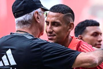 Preocupación en la U: Alex Valera presenta problema muscular y es duda ante ADT