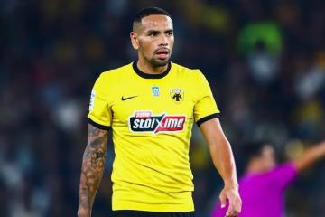 AEK Atenas, con Callens, sufrió su primera derrota en Grecia