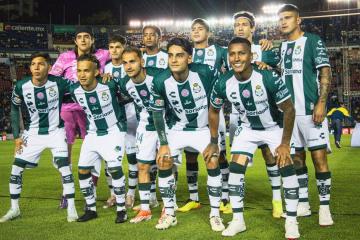Aquino fue titular en derrota de Santos Laguna