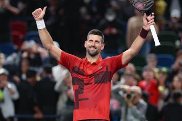 Djokovic avanzó a octavos de final en Shanghai
