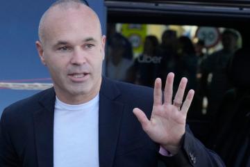 Iniesta: "Me gustaría volver al Barça algún día"