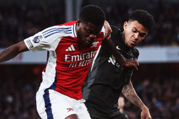 Liverpool empató 2-2 con Arsenal y no le pierde pisada a Manchester City