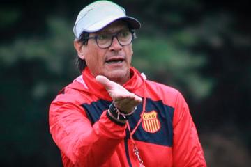 Comizzo: "Los árbitros siempre van a dirigir conforme al color de la camiseta”