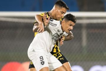 Peñarol venció a Botafogo pero no le alcanzó