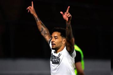 Botafogo ganó por la mínima y sigue como líder en Brasil