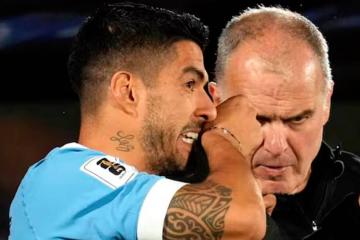 ¡Con la pierna en alto! Suárez arremetió contra Marcelo Bielsa