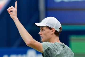 Sinner venció a Medvedev y aseguró el primer lugar del ranking