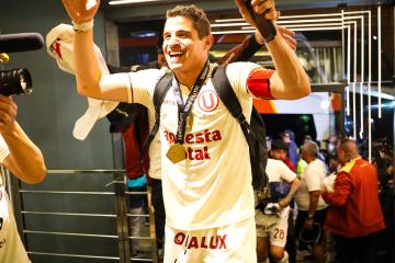 Aldo Corzo se queda en Universitario por dos temporadas más