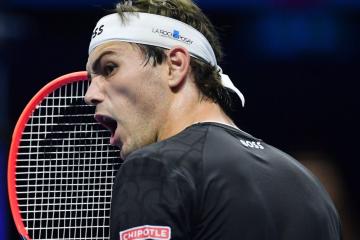 Fritz venció a Medvedev en el arranque del ATP Finals
