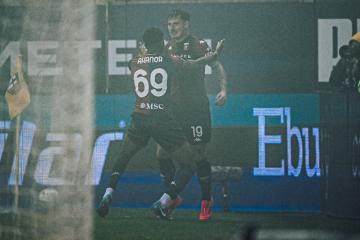 Genoa ganó de visita en el debut de Balotelli