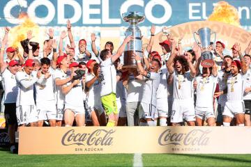 Colo Colo venció a Huachipato y se coronó campeón de la Supercopa de Chile