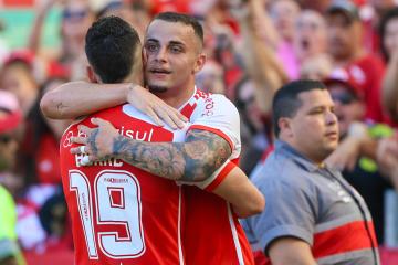 Internacional goleó a Bragantino y no renuncia a la lucha por el Brasileirao