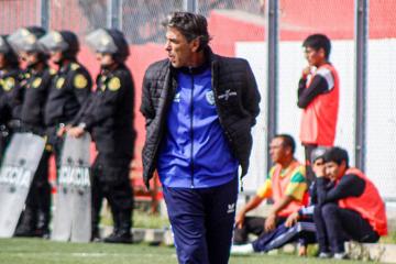 ¡Se queda! Juan Carlos Bazalar continuará como entrenador de Comerciantes FC