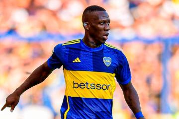 Advíncula se nacionalizará para no ocupar cupo de extranjero en Boca Juniors