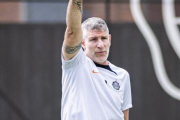 Campeón y renovado: Martín Palermo seguirá en Olimpia hasta 2026