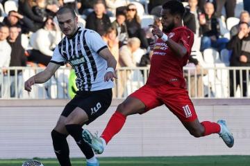 ¡Sigue sin jugar! Joao Grimaldo no fue considerado en empate del Partizán en casa