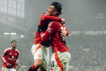 Manchester United goleó por 3-0 al Leicester