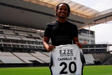 Carrillo: "¡Muy feliz y honrado de seguir vistiendo la camiseta de este club gigante"!