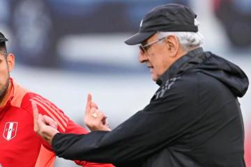 Zambrano sobre Fossati: "Nosotros igual tenemos que seguir poniendo la cara"