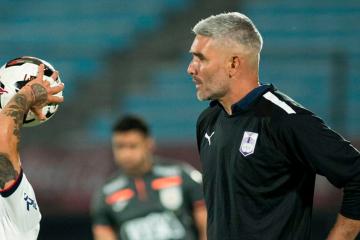 Álvaro Navarro seguirá al frente de Defensor Sporting de Alfonso Barco