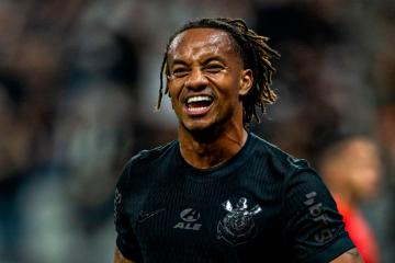 Corinthians pririoza renovación de Carrillo