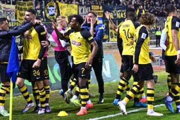 Sin Callens, AEK ganó e igualó al líder