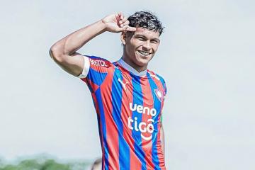 Manchester United cerró el fichaje de paraguayo Diego León