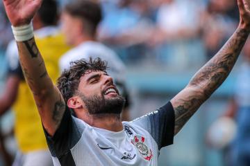 Con Carrillo, Corinthians goleó a Gremio y clasificó a la Copa Libertadores