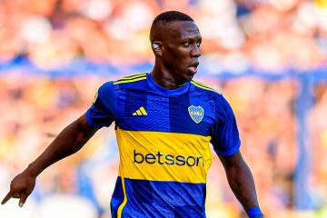En Argentina señalan que Fortaleza se interesó en Luis Advíncula, pero…