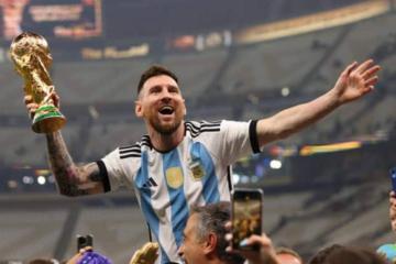 Messi: "¡Feliz Segundo Aniversario para todos!"