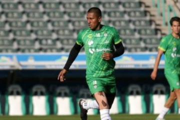 Pedro Aquino estuvo presente en el amistoso de Santos Laguna con Correcaminos