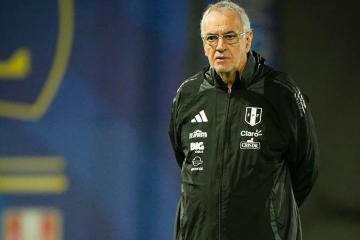 Pablo Bentancur, representante de Jorge Fossati, lamentó el manejo que viene teniendo la Federación Peruana de Fútbol y señaló que su único objetivo es que se termine lo antes posible con el tema de la desvinculación del 'Nonno'.  "Esperamos que la FPF actúe como debe actuar, de forma profesional y llegar a un acuerdo rápidamente, con una comunicación oficial, que hoy no la tenemos", aseguró el agente del técnico uruguayo en su arribo a suelo peruano.  Además, Bentancur comentó: "Hoy el 'profe' me avisó que