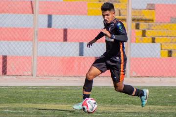 Simón permanecerá en Ayacucho FC