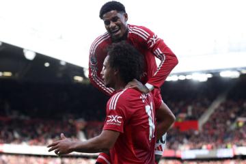 Manchester United goleó por 4-0 al Everton