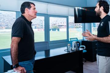 Zevallos: "Estamos revisando el plantel con Farré y veremos si se traerán más refuerzos"