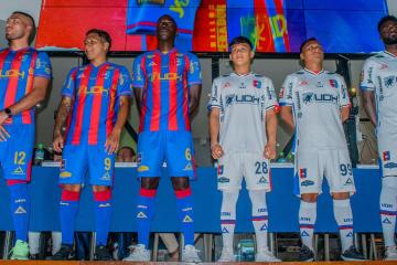 Alianza Universidad presentó su camiseta para la temporada 2025