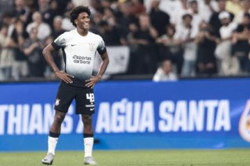 Carrillo fue suplente en triunfo de Corinthians