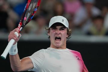 Brasileño Fonseca dio el golpe ante Rublev en Australia