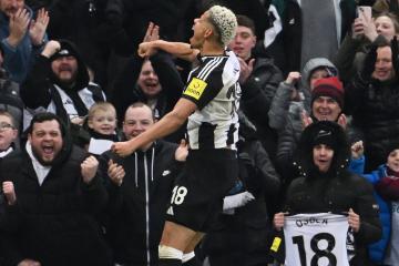 Newcastle ganó y avanzó en la Copa FA