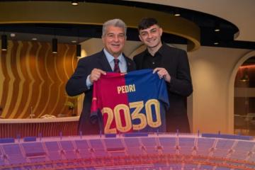 Barcelona anunció la renovación de Pedri