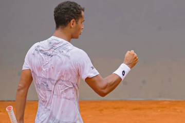 Juan Pablo Varillas avanza en Santiago tras vencer a Emilio Nava