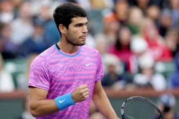 Alcaraz debutó con triunfo en el Open 500 de Doha