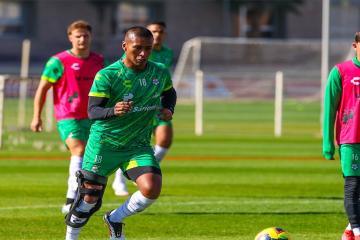 Santamaría y Aquino concentran con Santos para enfrentar a Necaxa