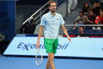 Medvedev se retiró del torneo de Doha